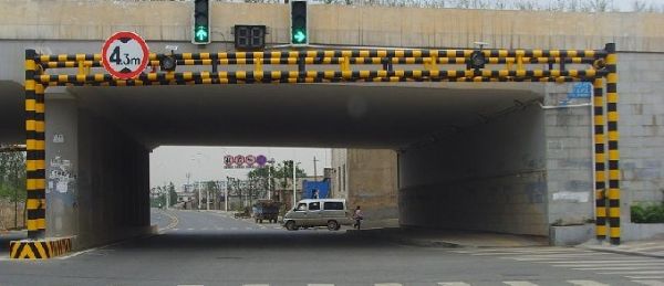 道路限高杆